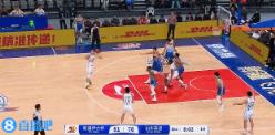 連續(xù)吃癟！克里斯先是籃下被李炎哲大帽&又被李炎哲生斷